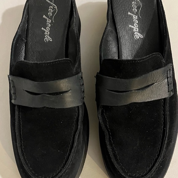 Free People black suede mule/loafer shoe size 9. - Picture 8 of 9